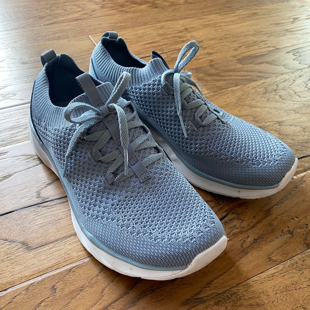 Women’s Blue Memory Foam Sketcher Slip-On Sneakers. Size 9.